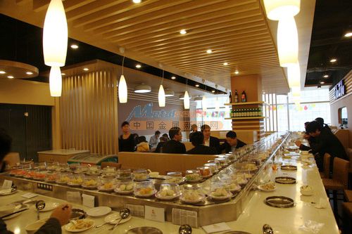 滕州回轉(zhuǎn)火鍋設(shè)備選購的注意事項